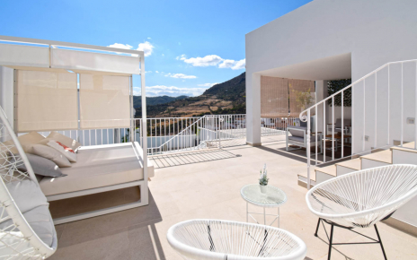 Mobiliario de exterior incluyendo cama Balinesa